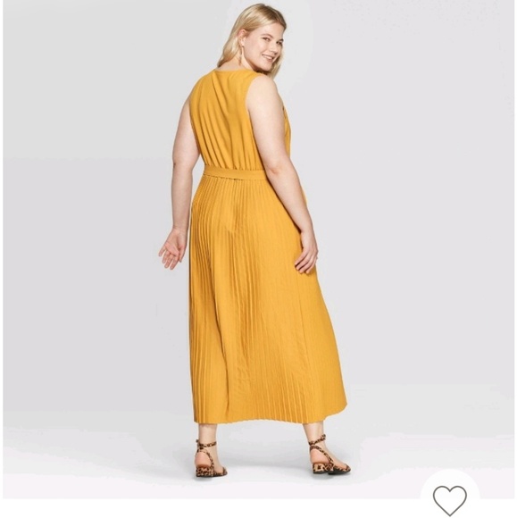 Sleeveless Maxi Dress - Picture 2 of 9